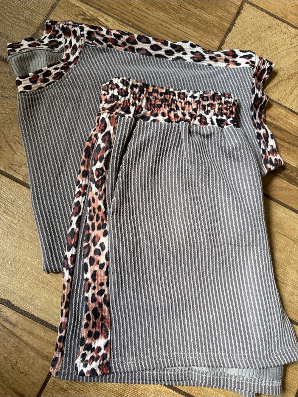 Grey Ribbed Two-Piece Set with Leopard Trim